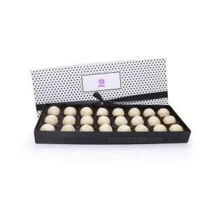 Cutie de ambalare cu ciocolată cu insertie din carton tapițată