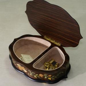 caseta de muzică din lemn