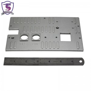 Placă de acoperire metalică pentru dispozitiv electronic