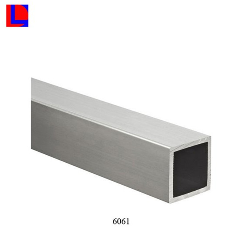 Tub de aluminiu cu formă pătrată bine făcută