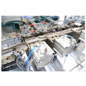 Mașină automată cu piulițe de presiune