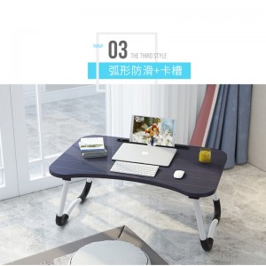 Masă pliabilă pe patul computerului