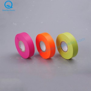 Bandă de semnalizare în relief cu grosime standard de 25 mm x 100m din PVC