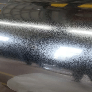 Placă acoperită cu culori