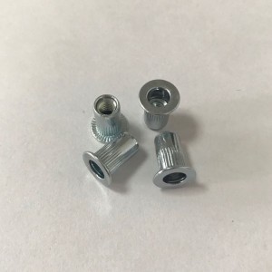 piulița nitului cu cap plat