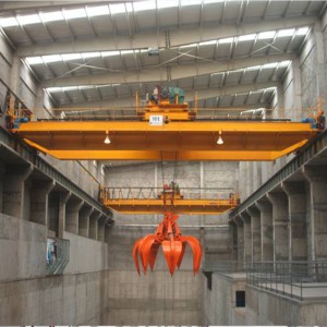 Macara aeriană dublu cu grinzi cu prindere