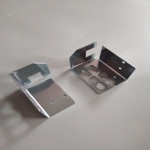 Piese metalice cu zinc albastru