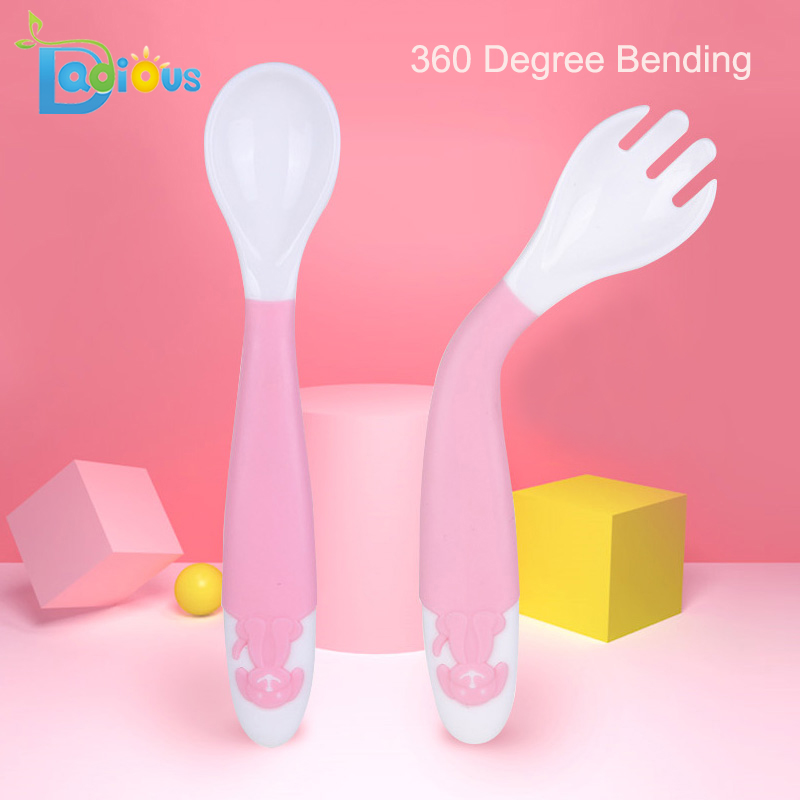 Sosire nouă Lingură de învățare pentru bebeluși și furculiță BPA gratuit din plastic Vase pentru copii mici Bendable Soft Perfect Self Feeding Baby Linguri