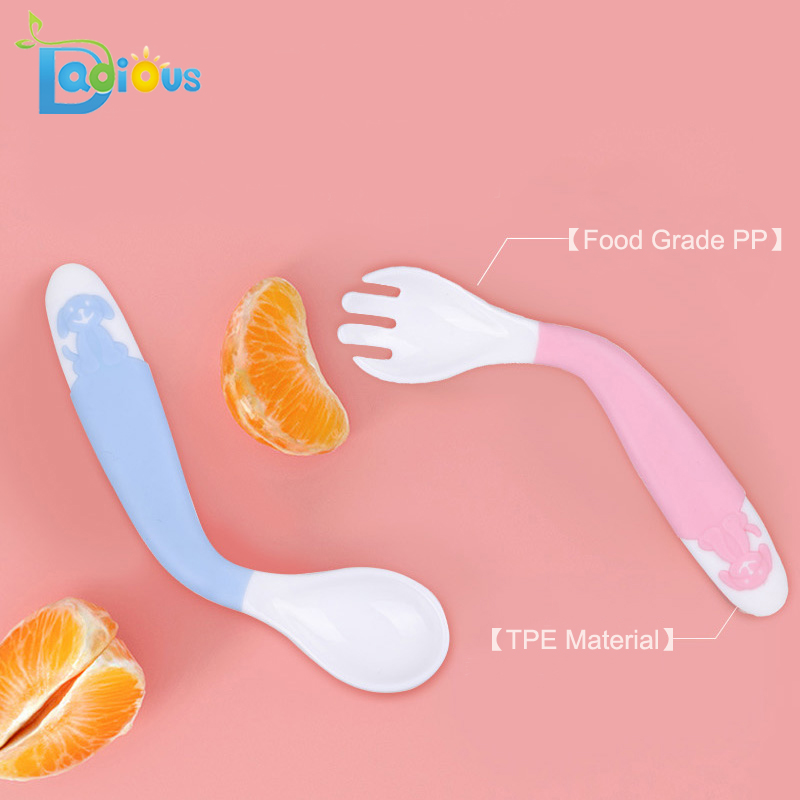 Sosire nouă Lingură de învățare pentru bebeluși și furculiță BPA gratuit din plastic Vase pentru copii mici Bendable Soft Perfect Self Feeding Baby Linguri