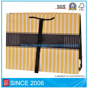 Pungă de hârtie de lux de culoare roz, cu panglică