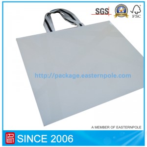 Pungă de hârtie albă pentru haine cu fund inversat