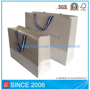 Pungă de hârtie albă pentru îmbrăcăminte