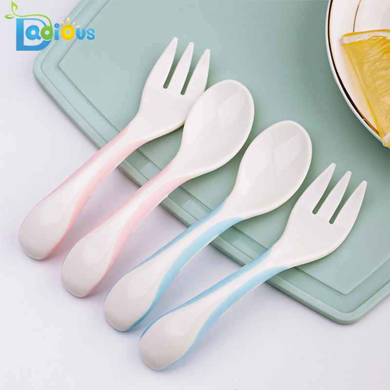 Vanzare fierbinte Produse pentru bebelusi Baby First Stage Linguri de plastic Baby Baby Toddler Lingura Baby Traveling Fork and Set lingura