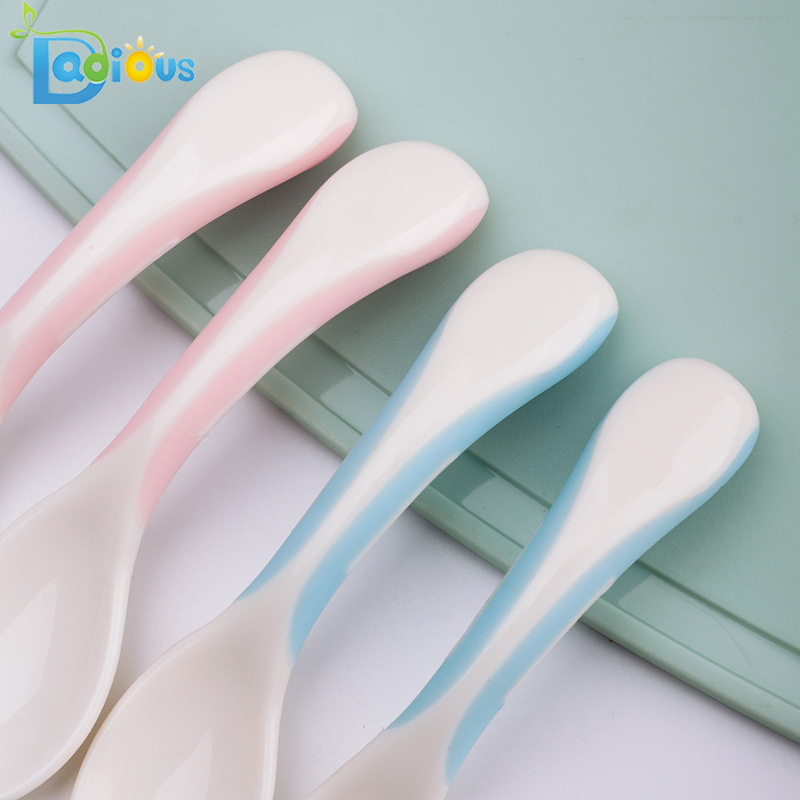 Vanzare fierbinte Produse pentru bebelusi Baby First Stage Linguri de plastic Baby Baby Toddler Lingura Baby Traveling Fork and Set lingura