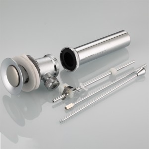 Montarea dopului pentru filtrul de evacuare a deșeurilor de bazin