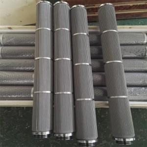 Cilindru cu filtru din fibră de metal folosit pentru filtrarea metanolului