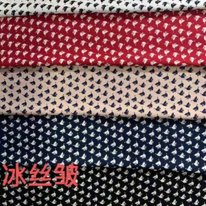 Țesătură îmbrăcată în șifon la fața locului cu îmbrăcăminte din material textil