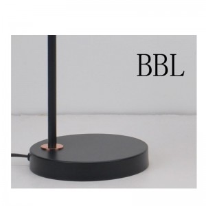 Lampa de masă cu nuanță metalică și regla funcția de umbră