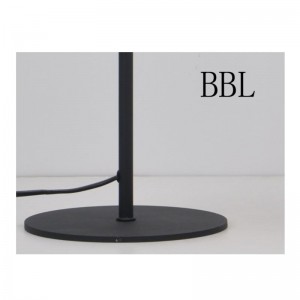 Lampa de masă cu nuanță metalică și funcție de umbră reglată, bază plană