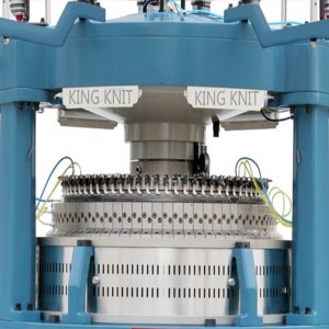 Mașină de tricotat circular și circular cu ajutorul unui dispozitiv de alimentare dublu