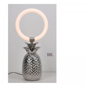 Lampă de masă LED cu bază de lamp ă cu ananas ceramic și inel acrilic