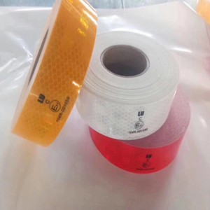 bandă reflectorizantă de siguranță pentru remorci