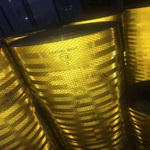 bandă reflectorizantă de siguranță pentru remorci