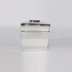 Set elegant de baie alb cu linie de argint