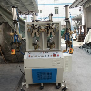 Mașină de modelare a părților din spate cu două reci și două călduri