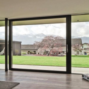 Ușa de ridicare și glisare