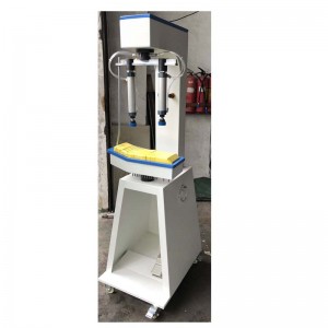 mașină de marcat cu talpa de pantofi sport din piele