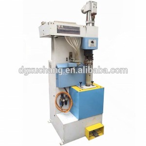 geanta de aer o mașină de turnare la partea din spate a unui blat rece