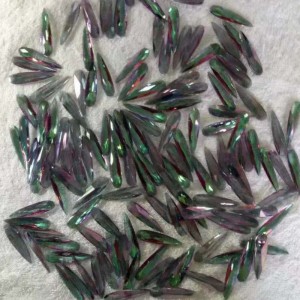 Pietre care schimbă culoarea diaspore sintetice sutanite