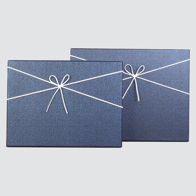 Cutie de cadou decorativă simplă pentru îmbrăcăminte în stil decorativ