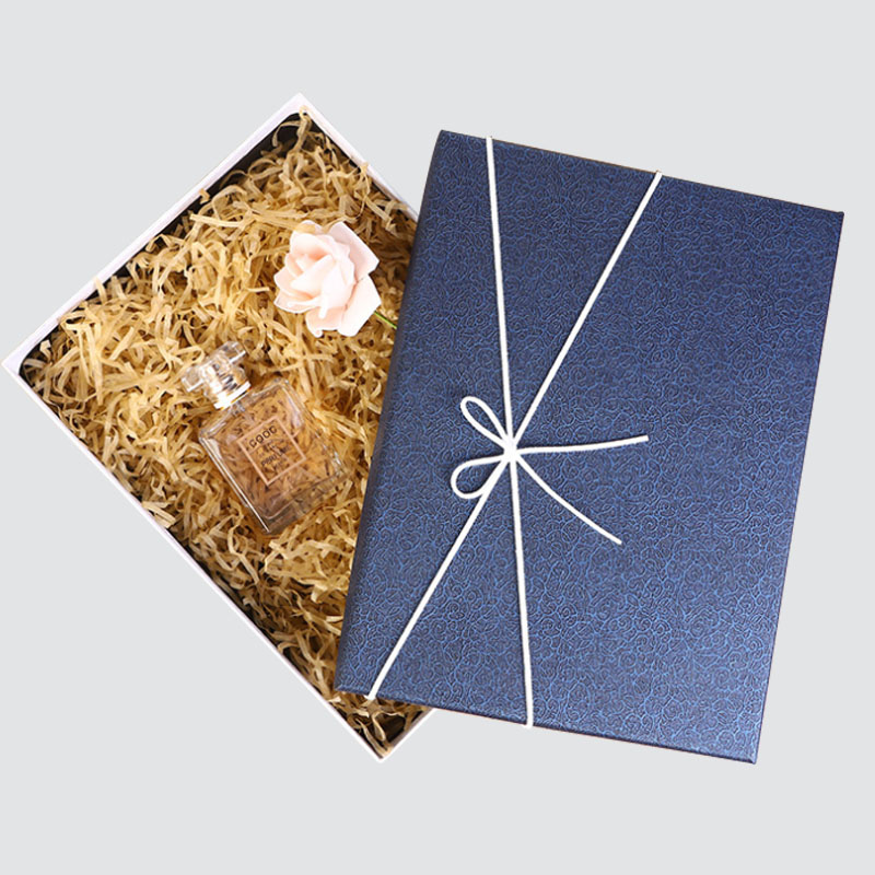 Cutie de cadou decorativă simplă pentru îmbrăcăminte în stil decorativ