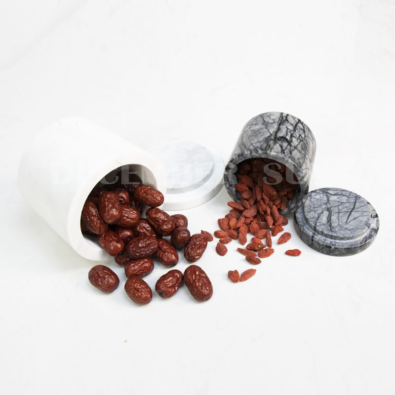 Borcan de marmură cu capac pentru articole de casă