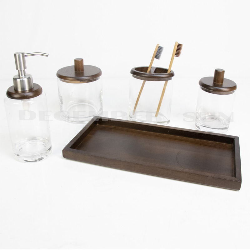 Sticla limpede cu set de baie din piese din lemn