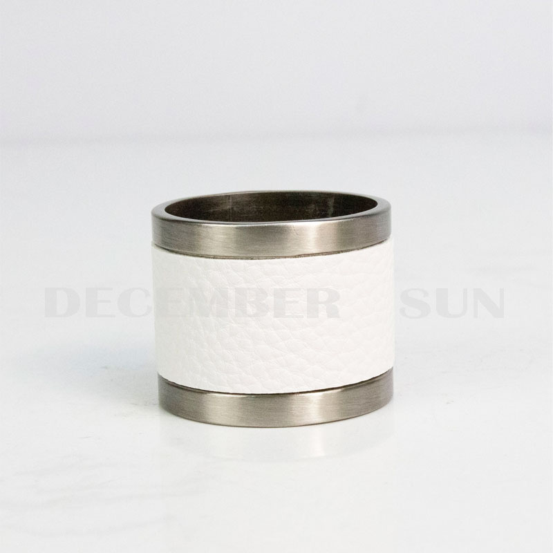 Inel cu șervețel din metal și culoare frumoasă