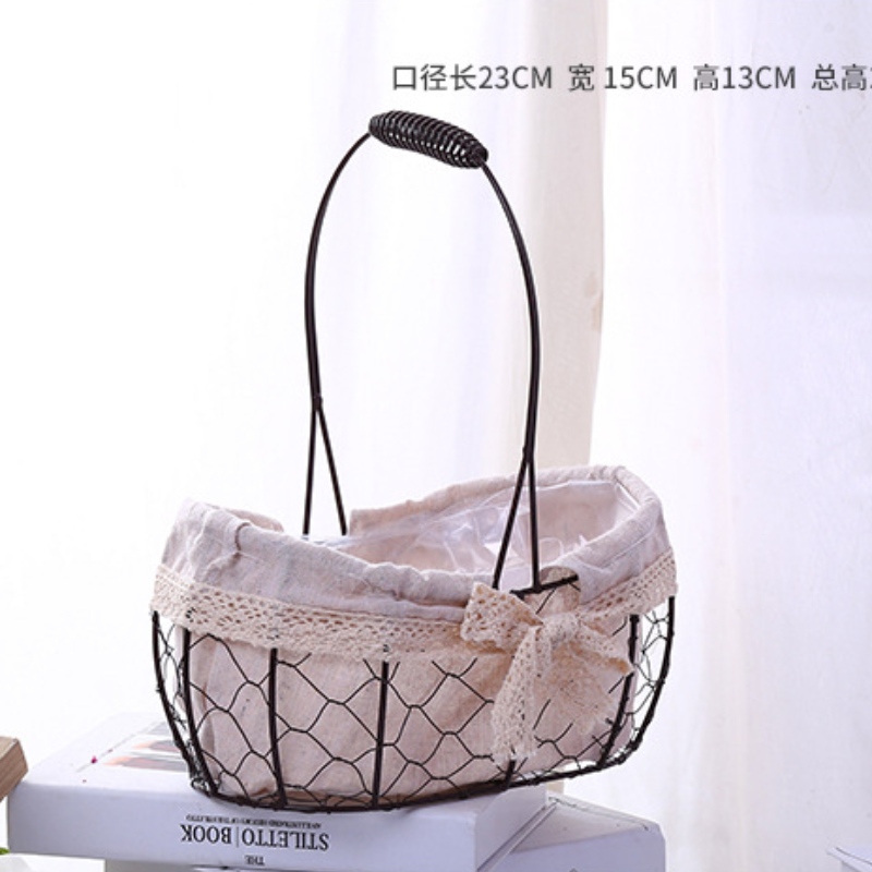 Coș de sârmă floral