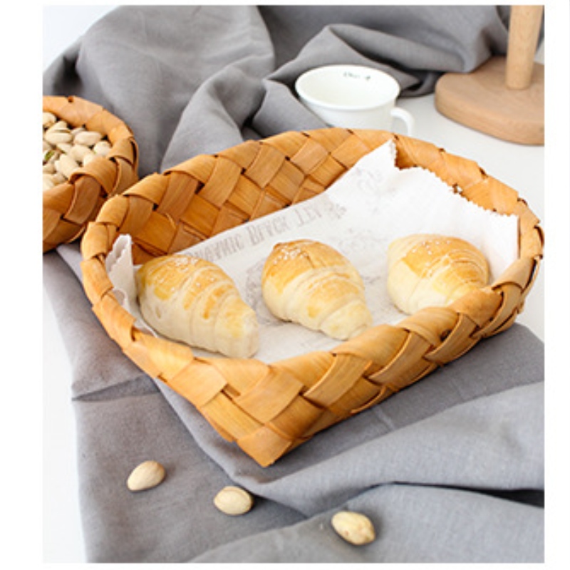 Tavă de lemn cu decorațiuni interioare