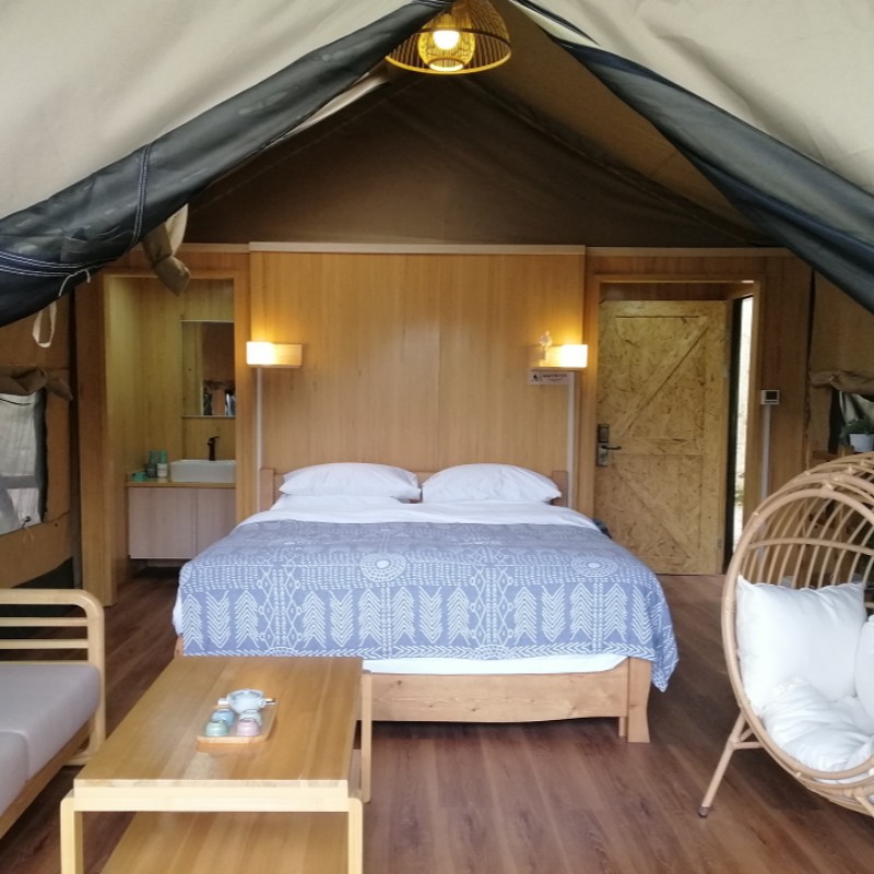 Hot Sale Factory Price Waterproof PVC şi Canvas Luxury Safari Glamping Tent pentru Camp