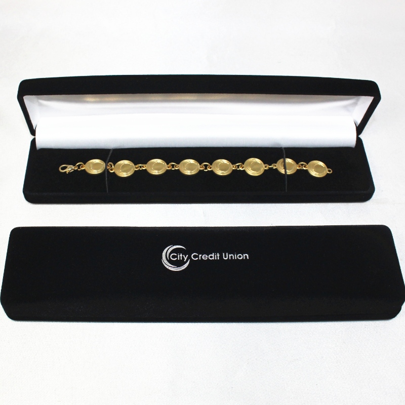 Cutie de catifea neagră personalizată cu ridicata D-11 pentru ecuson și colier