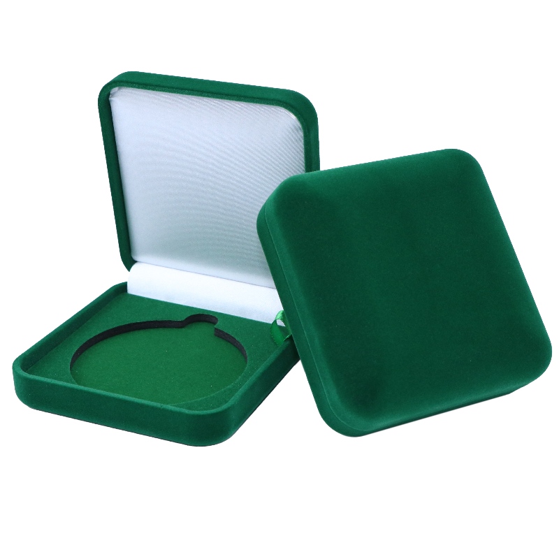 Articol F-80 Cutie de catifea formă rotundă pentru monedă, ecuson și brățară, etc, mm. 90 * 95 * 38, greutate aproximativ 86g