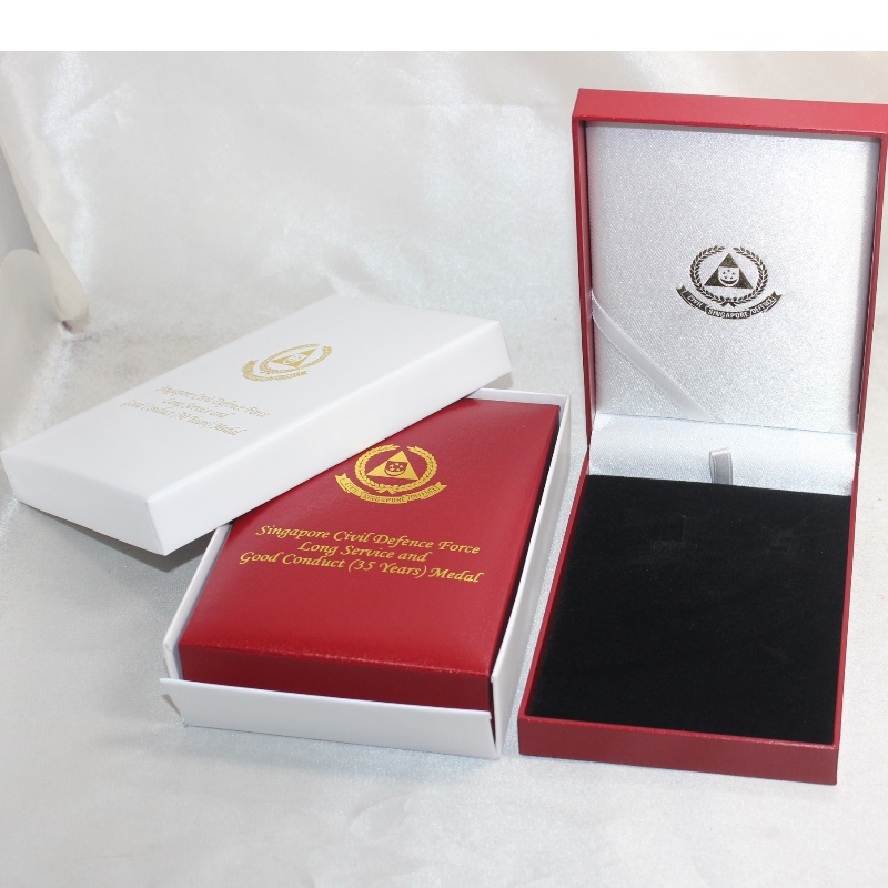 Articol V-15S dreptunghi Cutie de hârtie pentru 75 * 120 mm, medalie și ecuson etc. mm. 97 * 143 * 34, cântărește aproximativ 170g