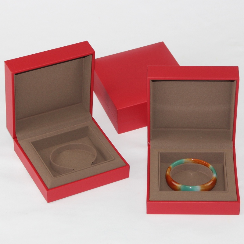 Cutie de ambalaj bijuterii de înaltă calitate caseta de breton de bijuterii de înaltă calitate cu spumă burete, dimensiunea este 115*115*45mm