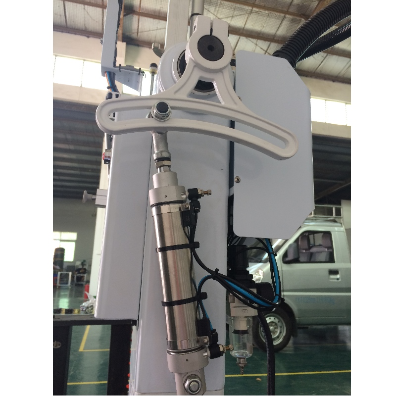 Robot de injecție, 50 ~ 150T Mașină de modelare prin injecție Sprue Picker