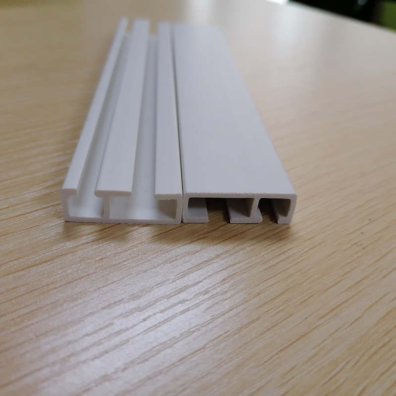 Proiectare și profil personalizat pentru piste rigide din pvc în formă de E pentru partea culisantă a perdelei