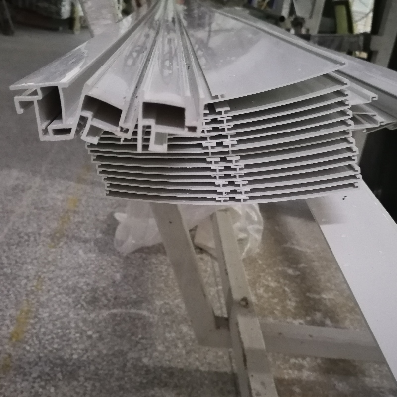 De ce este utilizată pe scară largă țeavă personalizată sau standard din PVC pentru o mare varietate de industrii?