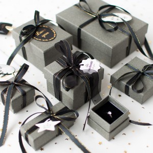 Ambalaj de bijuterii cu carton manual personalizat pentru pandantiv