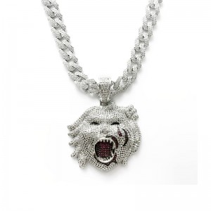 Jokerul plin de pandantiv de zircon